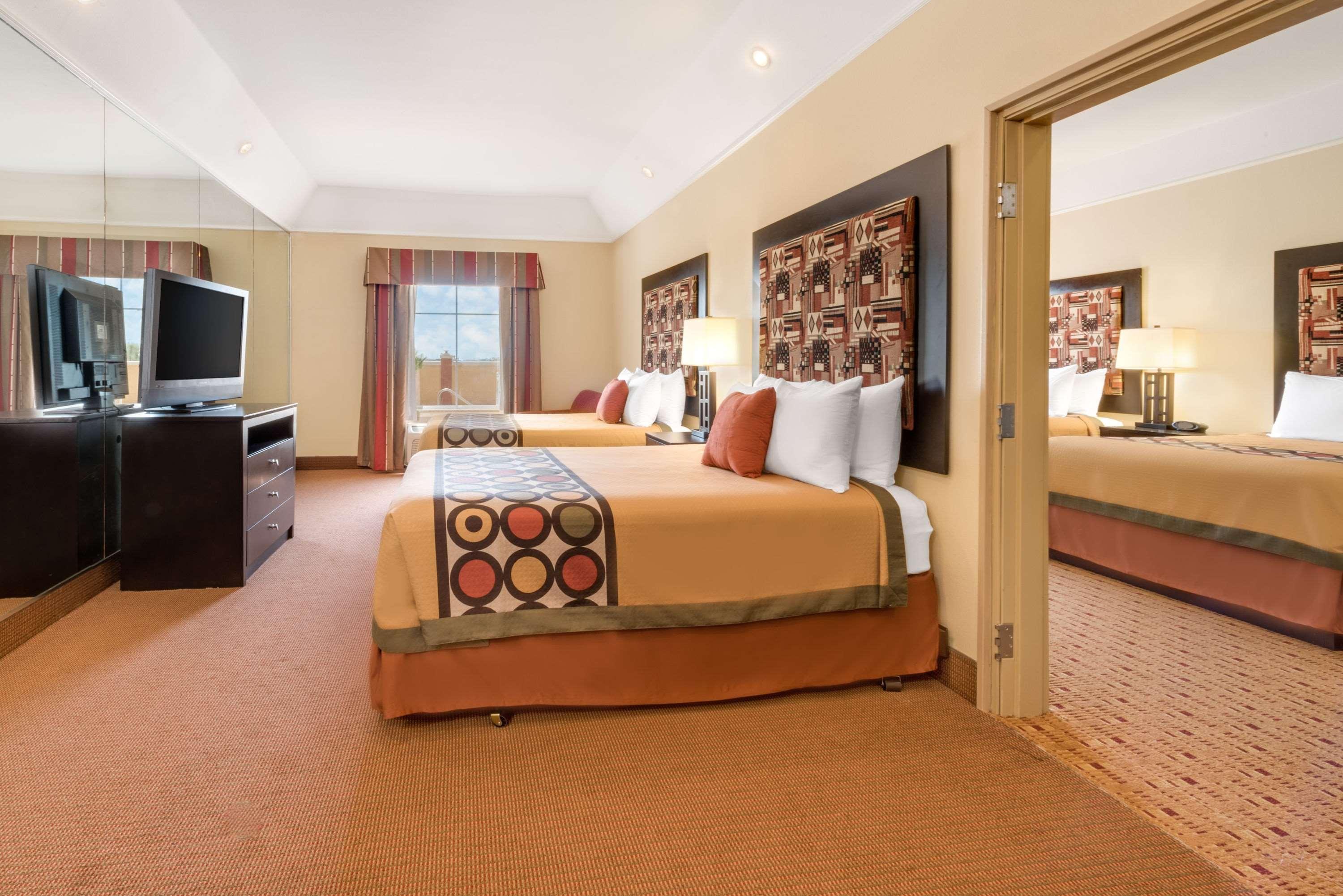 Super 8 By Wyndham Hidalgo At La Plaza Mall & Mcallen Airport מראה חיצוני תמונה