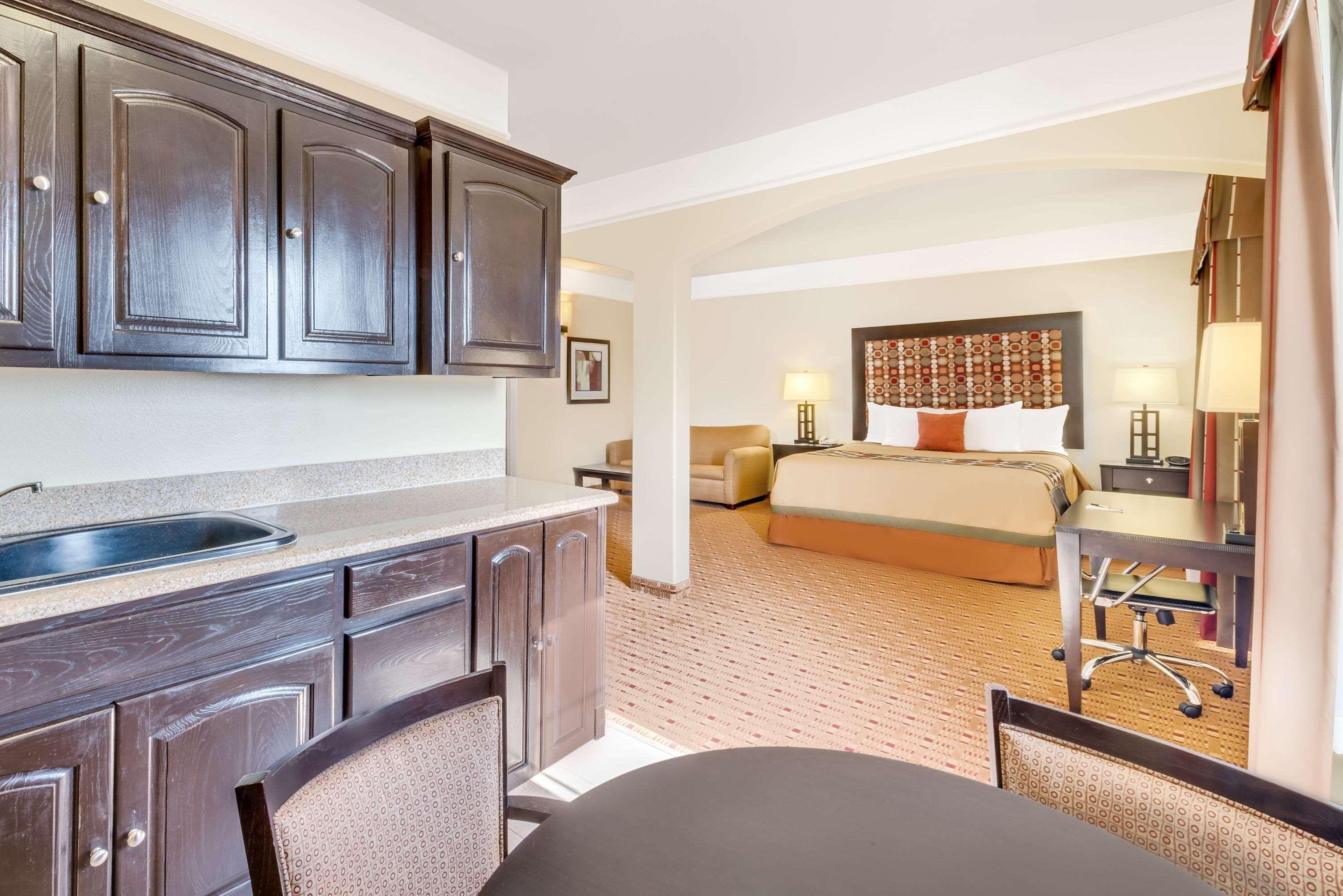 Super 8 By Wyndham Hidalgo At La Plaza Mall & Mcallen Airport מראה חיצוני תמונה
