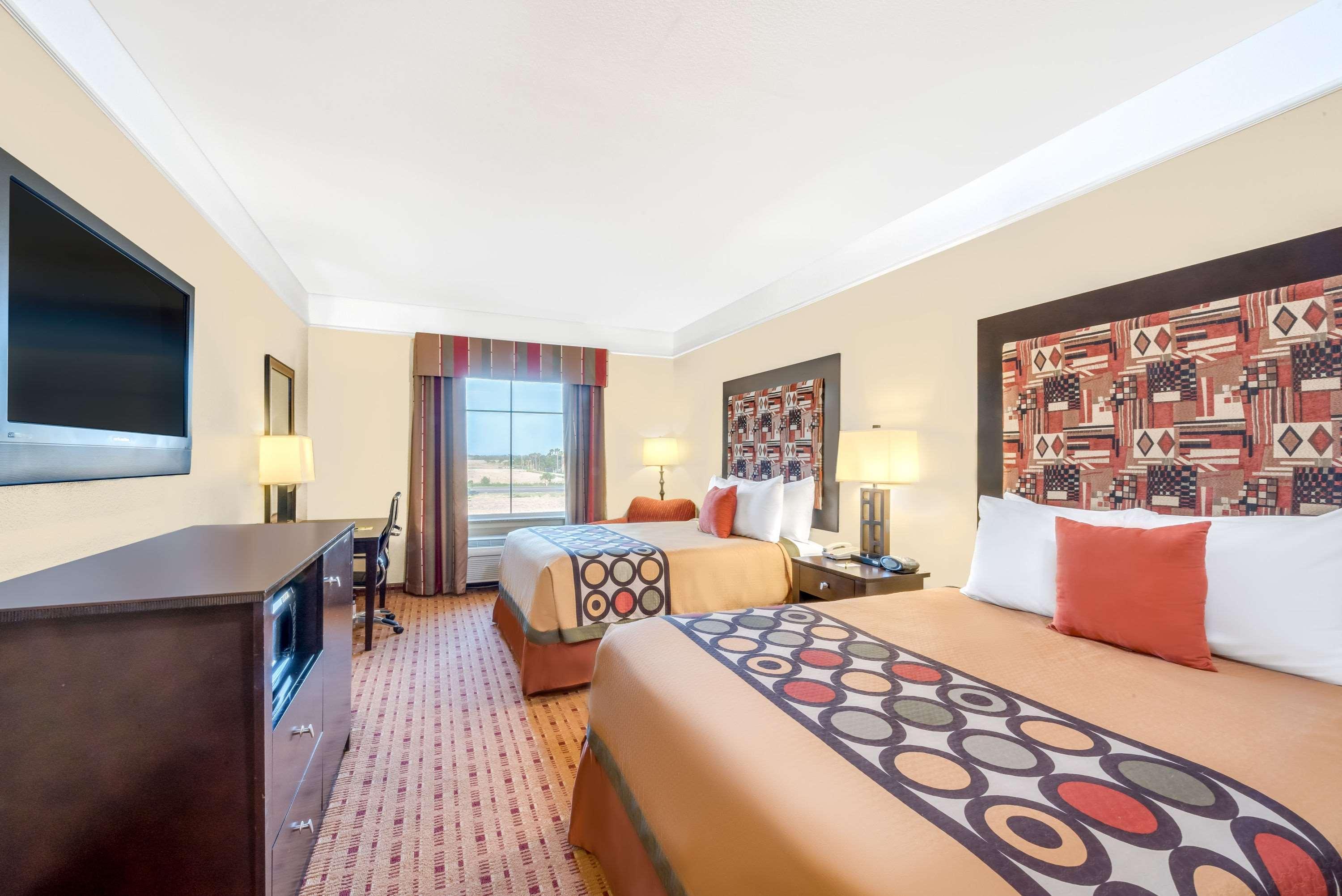 Super 8 By Wyndham Hidalgo At La Plaza Mall & Mcallen Airport מראה חיצוני תמונה