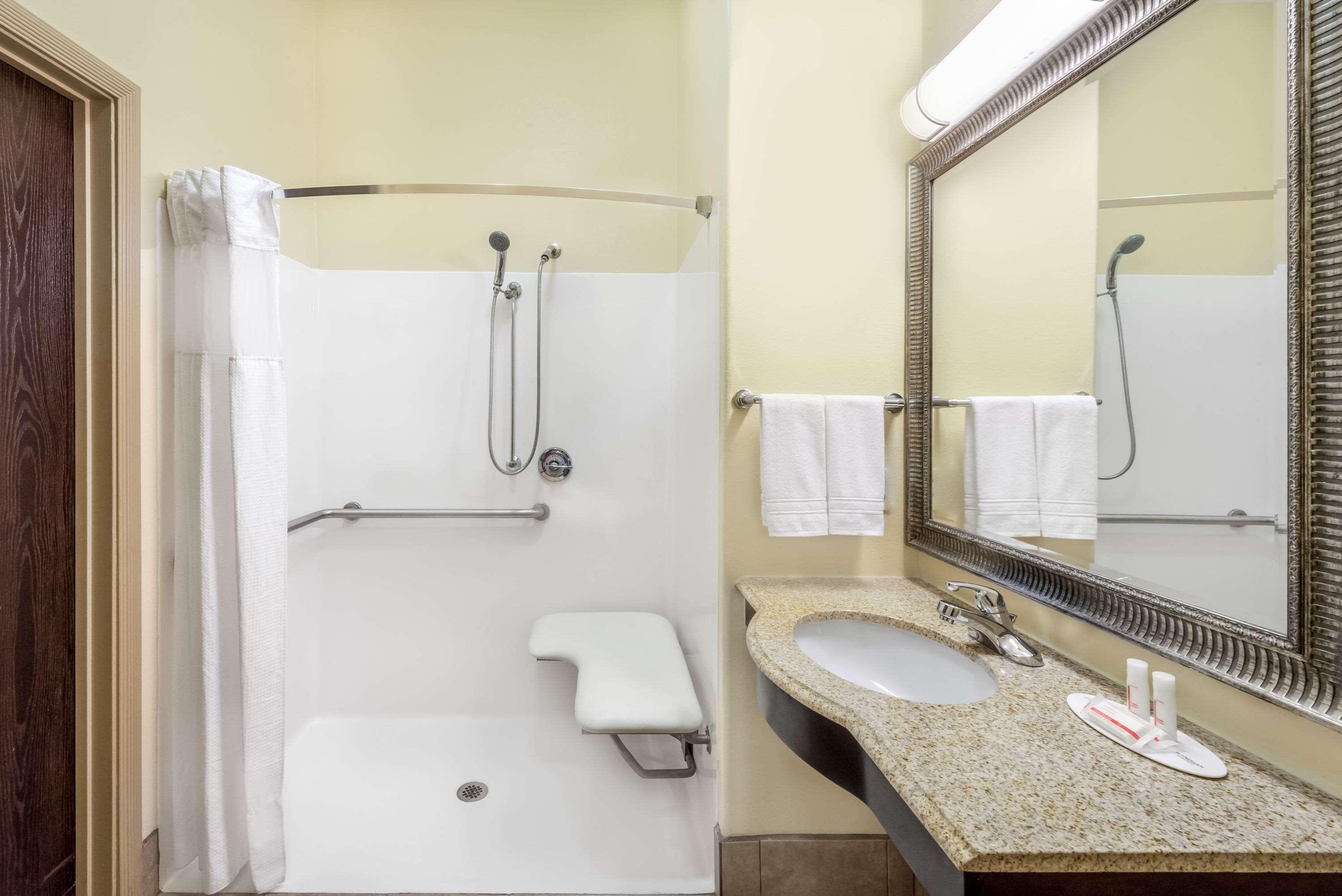 Super 8 By Wyndham Hidalgo At La Plaza Mall & Mcallen Airport מראה חיצוני תמונה