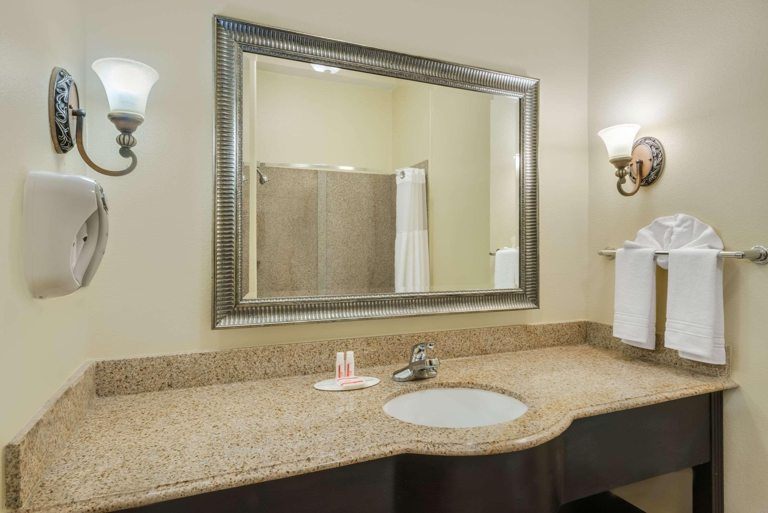 Super 8 By Wyndham Hidalgo At La Plaza Mall & Mcallen Airport מראה חיצוני תמונה