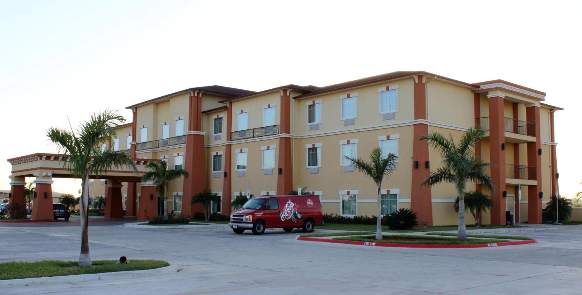 Super 8 By Wyndham Hidalgo At La Plaza Mall & Mcallen Airport מראה חיצוני תמונה