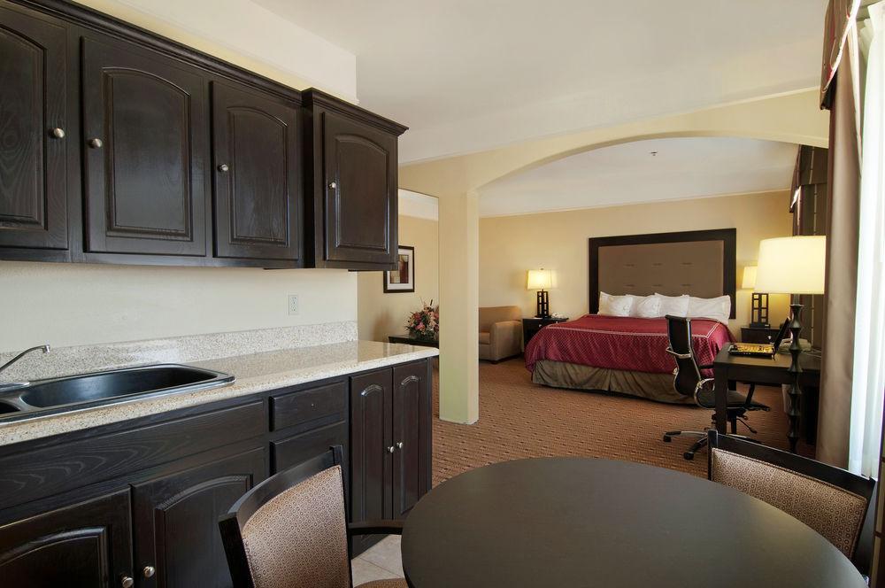 Super 8 By Wyndham Hidalgo At La Plaza Mall & Mcallen Airport חדר תמונה