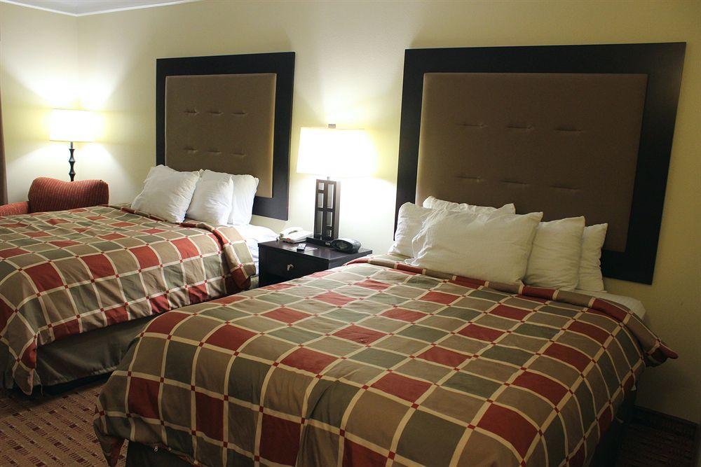 Super 8 By Wyndham Hidalgo At La Plaza Mall & Mcallen Airport מראה חיצוני תמונה