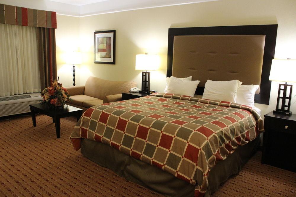 Super 8 By Wyndham Hidalgo At La Plaza Mall & Mcallen Airport מראה חיצוני תמונה