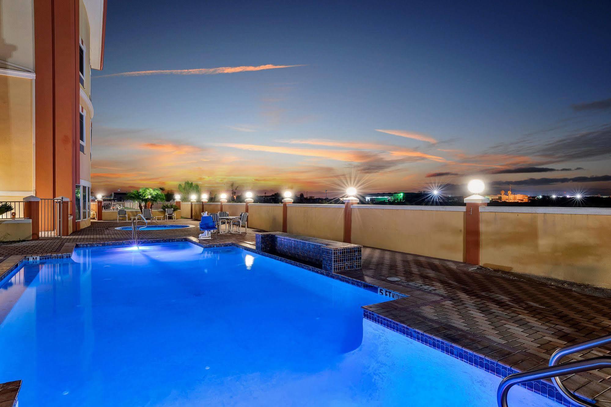 Super 8 By Wyndham Hidalgo At La Plaza Mall & Mcallen Airport מראה חיצוני תמונה
