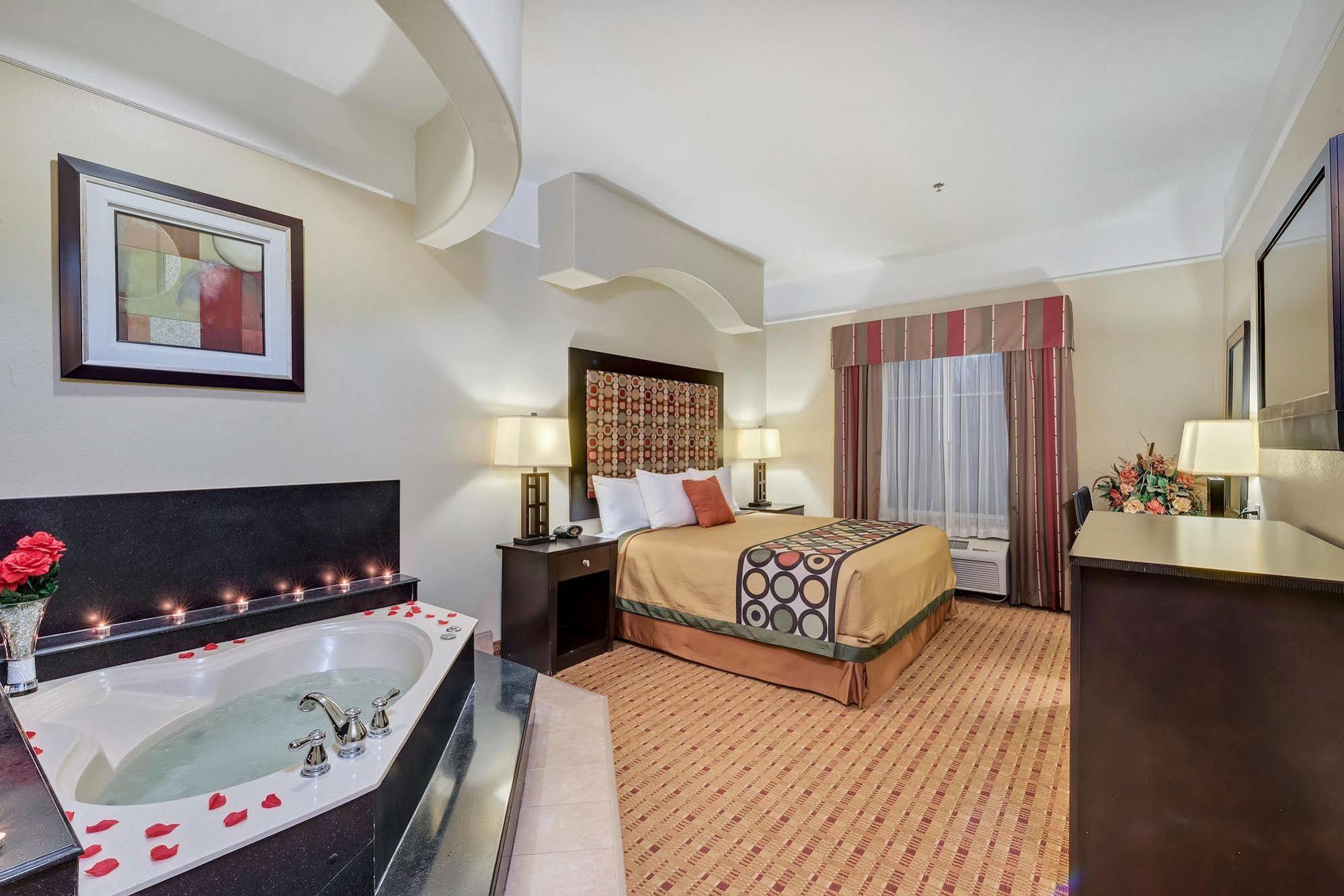 Super 8 By Wyndham Hidalgo At La Plaza Mall & Mcallen Airport מראה חיצוני תמונה